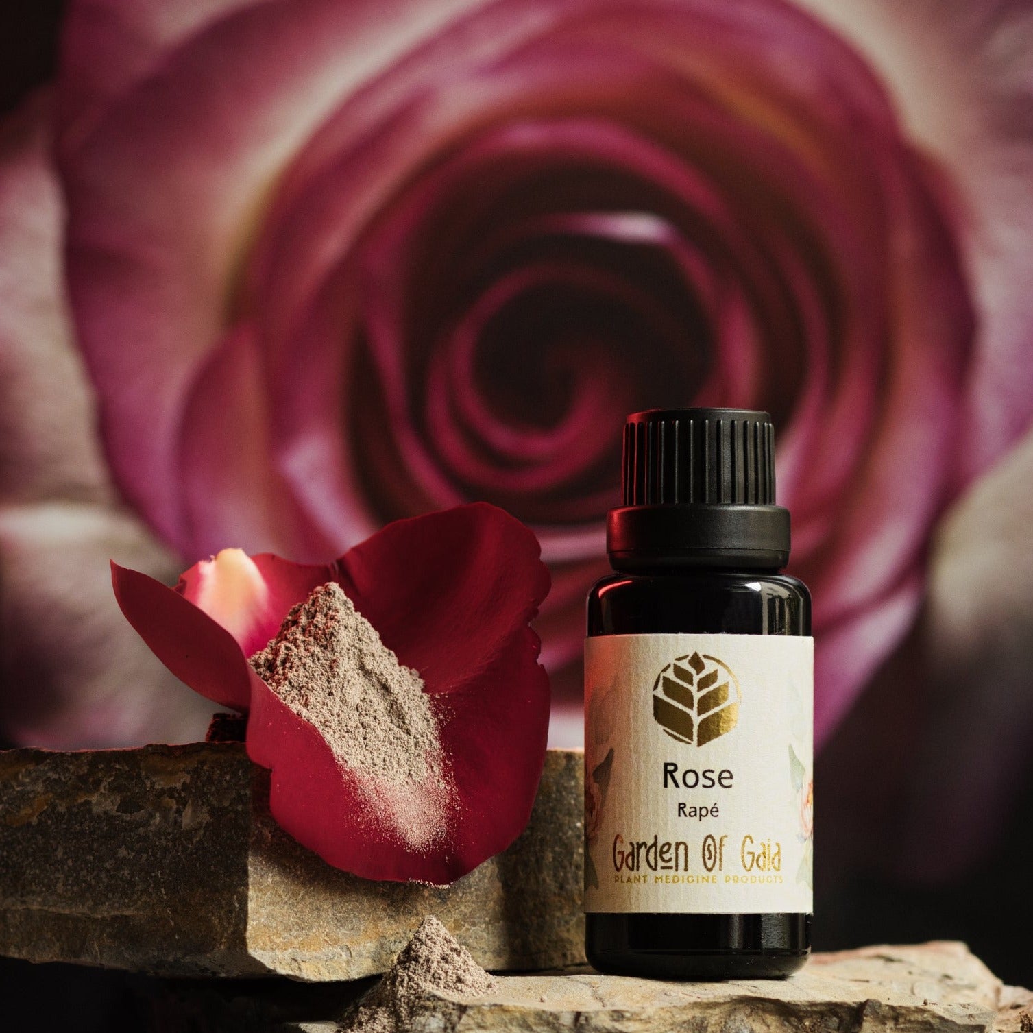Rapé mit Rose – feine, herzöffnende Pflanzenmedizin für Rituale, Erdung und energetische Reinigung
